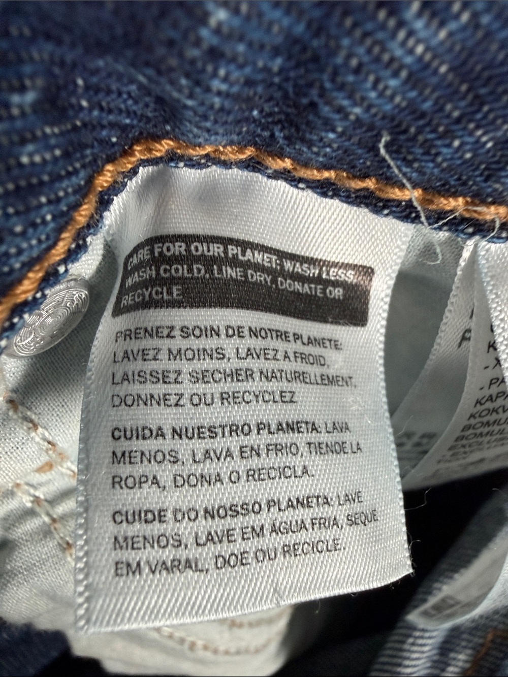 Levi's Women's Cinch Waist Barrel Jeans - Picture 13 of 15
